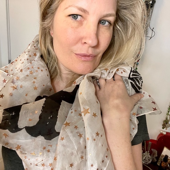 100 Stars Silk Bee 🐝 Happy Scarf ✨✨✨ - Picture 3 of 9